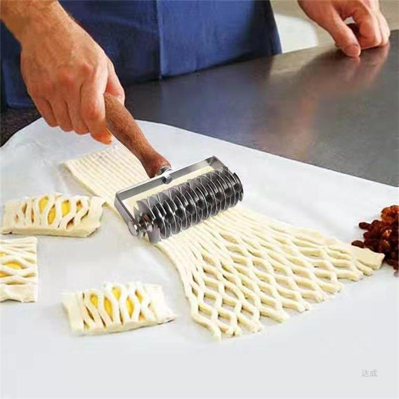Stainless Steel Wooden Handle Wheel Knife Needle Roller Baking Cutter
