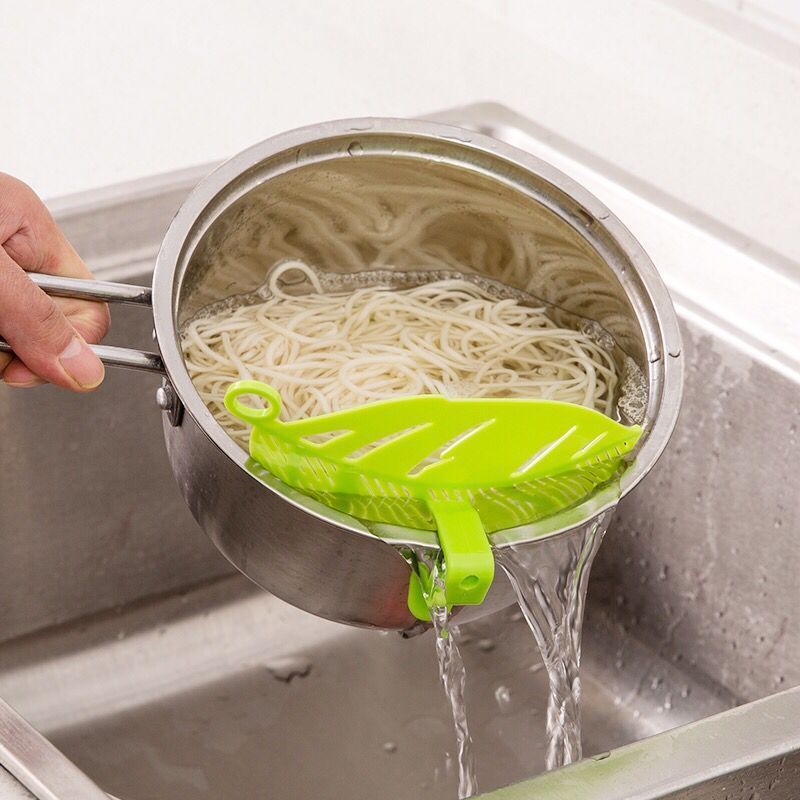 Multifunctional leaf shape fruit, vegetable and noodle plastic filter