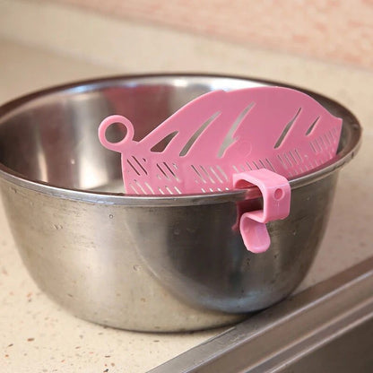 Multifunctional leaf shape fruit, vegetable and noodle plastic filter